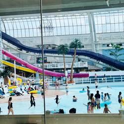 Sogar ein Schwimmbad in der West Edmonton Mall