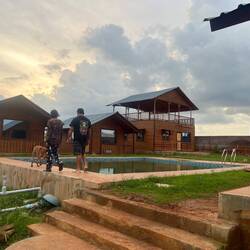 Notre chez nous : un bungalow dans un petit complexe de 5 et une piscine majoritairement à sec