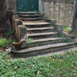 Winziger Park zum Gedenken an Maurice Bruno, der für Frankreich gestorben ist.