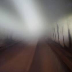 Unsere starken Zusatzscheinwerfer erleuchten den Tunnel