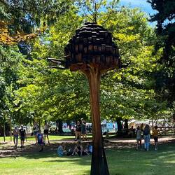 Vogelhaus oder Nistbaum? 🐥