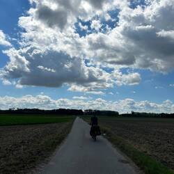 Bis Speyer war der Weg schön bewölkt, Maria findets richtig gut, weil sonnenpfindlich und so :)