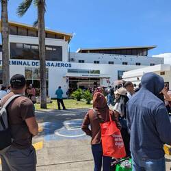 sit über a stund stomma scho ah be da immigration