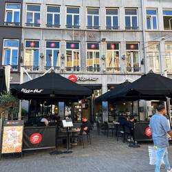 A sit dow. Pizza Hut