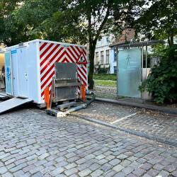 Woman's on the left and you pay .50€. Men on the right behind the glass is free