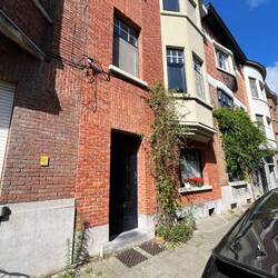 Horizontal next to vertical and again horizontal