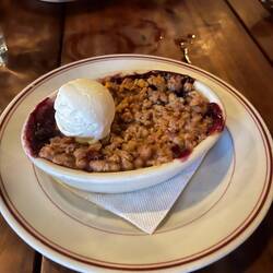 Peach blueberry crisp