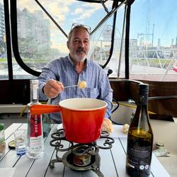 Put the 🧀 and 🥖 to good use ! 🫕