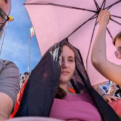 Wir hatten so tolle Plätze, dass wir das Schloss direkt geradeaus und nach 40 min Schatten hatten