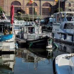 Große Boote, kleine Boote.