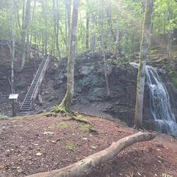 Wasserfall über mehrere "Treppen"