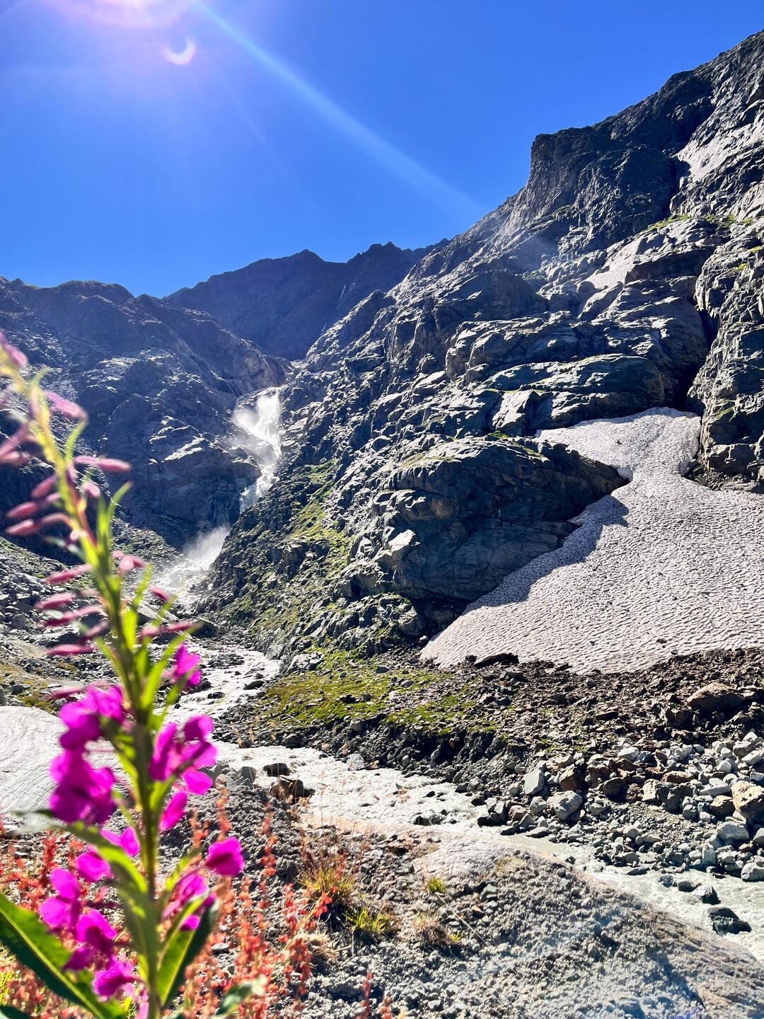 Erster Blick auf den Gletscher. Und da dachte ich, wir seien fast oben. Haha!