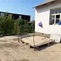 Mein Bett von der ersten Nacht im Innenhof