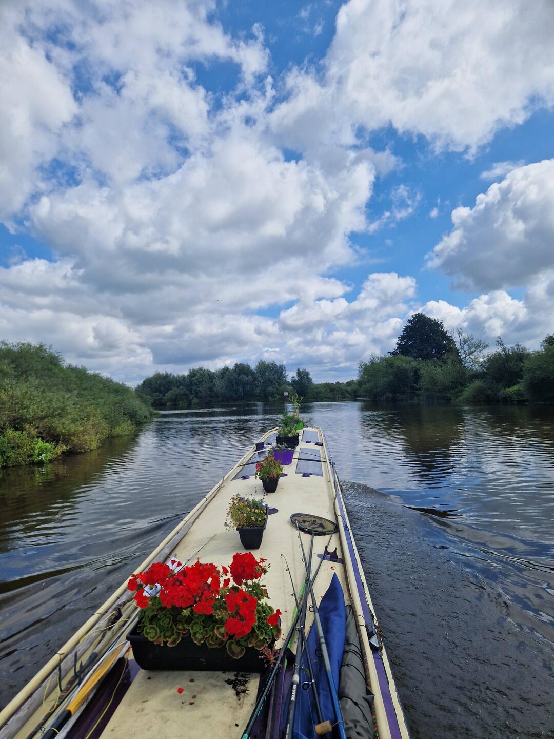 About to take the right hand fork from the Severn onto the Avon