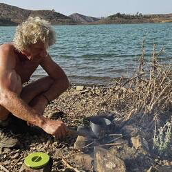 Um Gas zu sparen, haben wir ein Lagerfeuer gemacht.