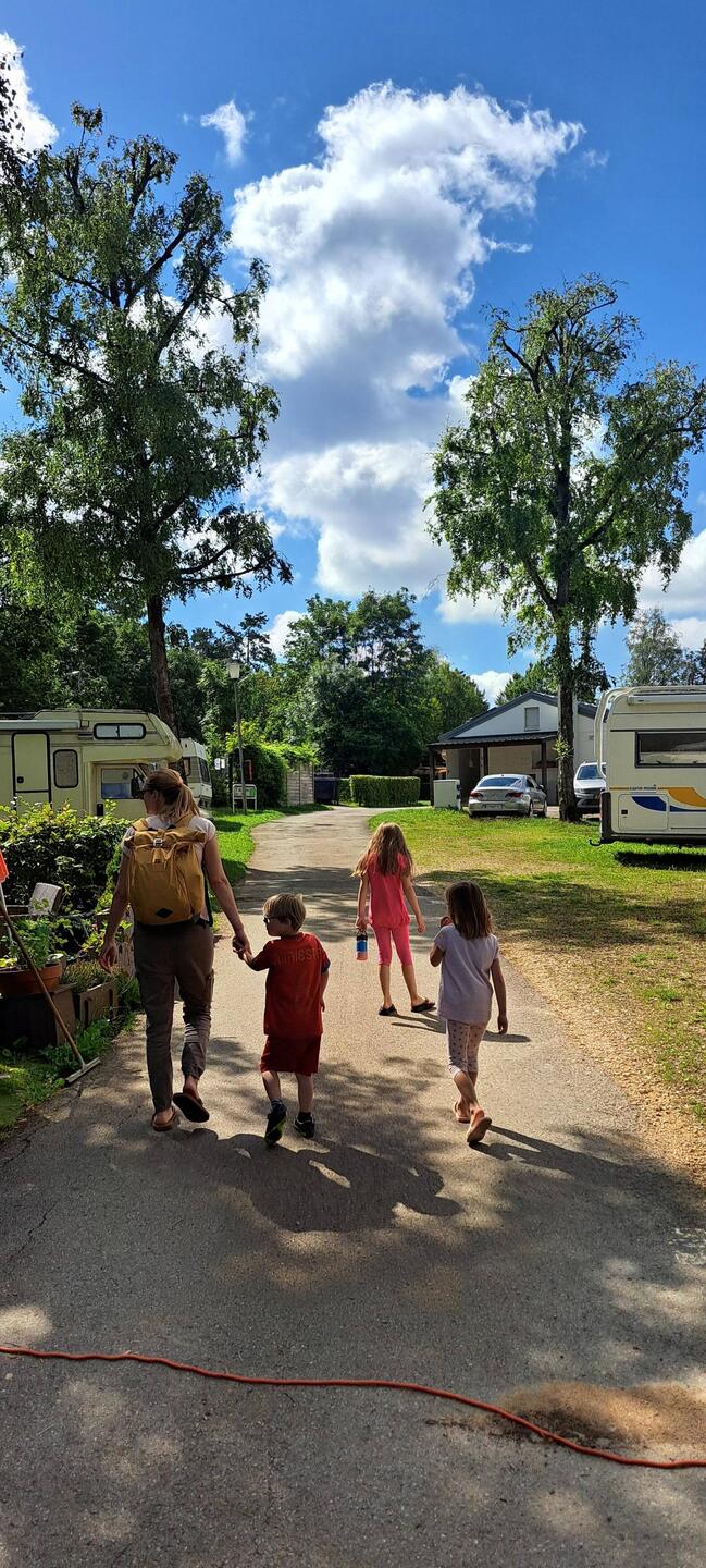 Ein letzter Spaziergang durch den Camping von Esch...