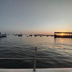 Morgendliche Abfahrt aus dem Hafen.
