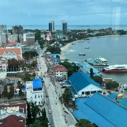 Vom Fenster aus sehen wir das Hafen-Chaos