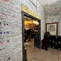 Tilpa pub