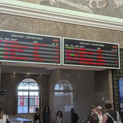 The train delay is listed all the way to the right. We're on the Hamburg-Altona line. 30 min delay