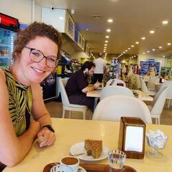 Pause im Unicafe, angeschlossen an die Moschee