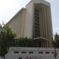 Notre Dame des Lourdes. Ein Betonklotz mit dem Spitznamen "Heizkörper". Warum wohl...?