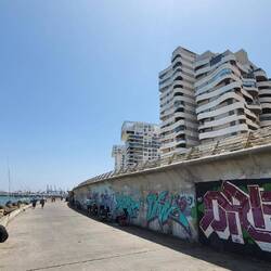 Die neue Marina mit modernen Wohn- und Geschäftshäusern. Leider etwas steril...