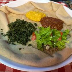 Und an den Fastentagen Mittwoch und Freitag gibt es Veggie Injera im Wonder Café 😋
