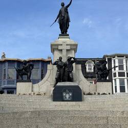 War Memorial with the Tomb of the Unknown Soldier.
