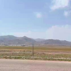 Am den Hängen sieht man kleine Dörfer