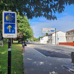 Street sign: Santiago, left