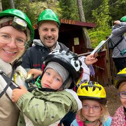 Die Höhlenforscher gehen auf Entdeckungsreise