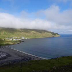 An den Strand, aber das Wasser lädt nicht zum Baden ein