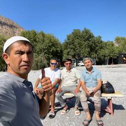 Drei Herren aus Termiz, Usbekistan getroffen.