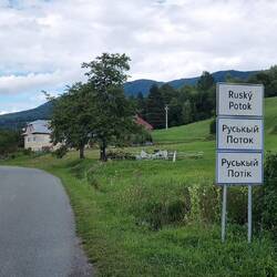 Städtenamen in drei Sprachen. Slowakisch, russisch, ukrainisch