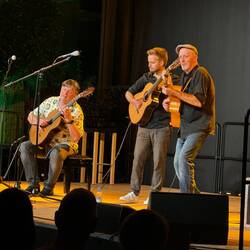 Drei Größen jammen zum Ausklang zusammen