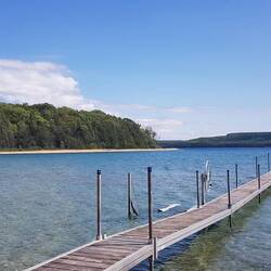 der private Strand mit Steg