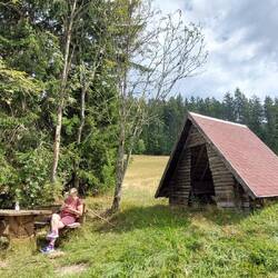Schöner Pausenplatz oberhalb vom Hanggraben!