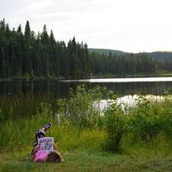 Model ist eine junge Kanadierin von einer Familie vor Ort.