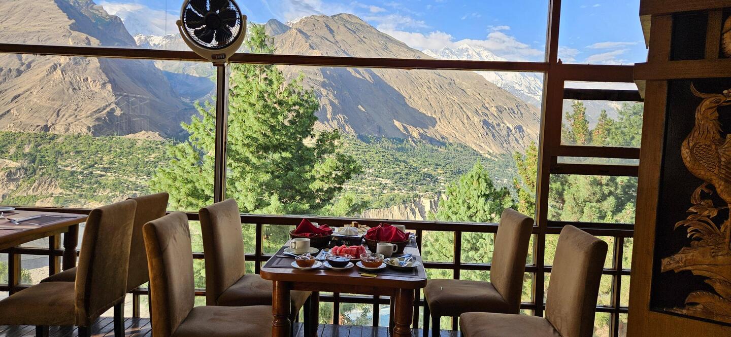 6:00 Uhr Frühstück im Darbar Hotel und dann auf Richtung Shimshal