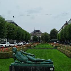 Vlt sollte sie zu ihm gehen.