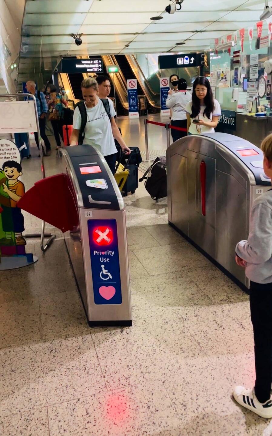 Wir steigen vom TukTuk um auf Bahn