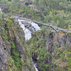 Und hier die Brücke. Cooles Bauwerk.