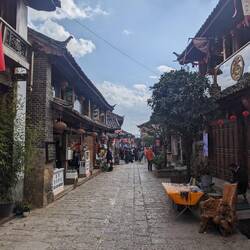 Quiet side street in Baisha.