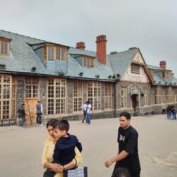Kolonialarchitektur im engl. Tudorstil