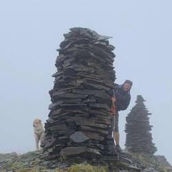 Mystisch hier oben. Wer hat das gebaut🤔?