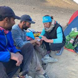 Verbandswechsel...ein Poter hat sich tief geschnitten