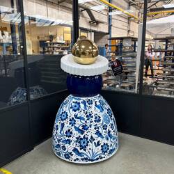 Looks like the queen from Alice in Wonderland