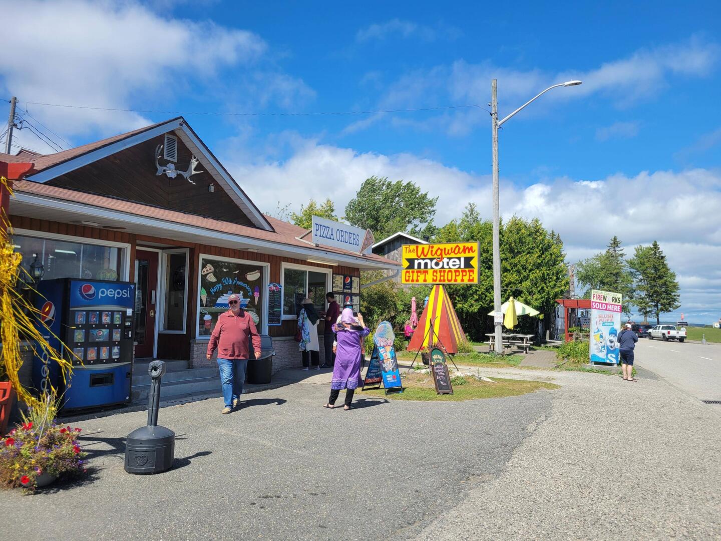 Little shops, an art gallery and best of all an icecream shop at South Baymouth