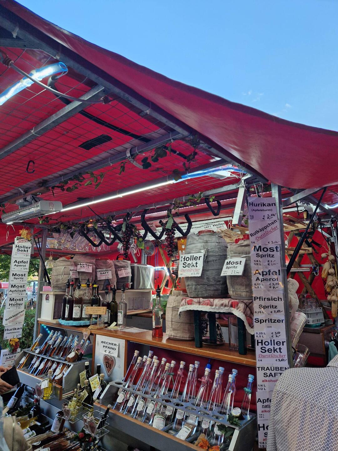 Wochenmarkt mit typisch einheimischen Produkten